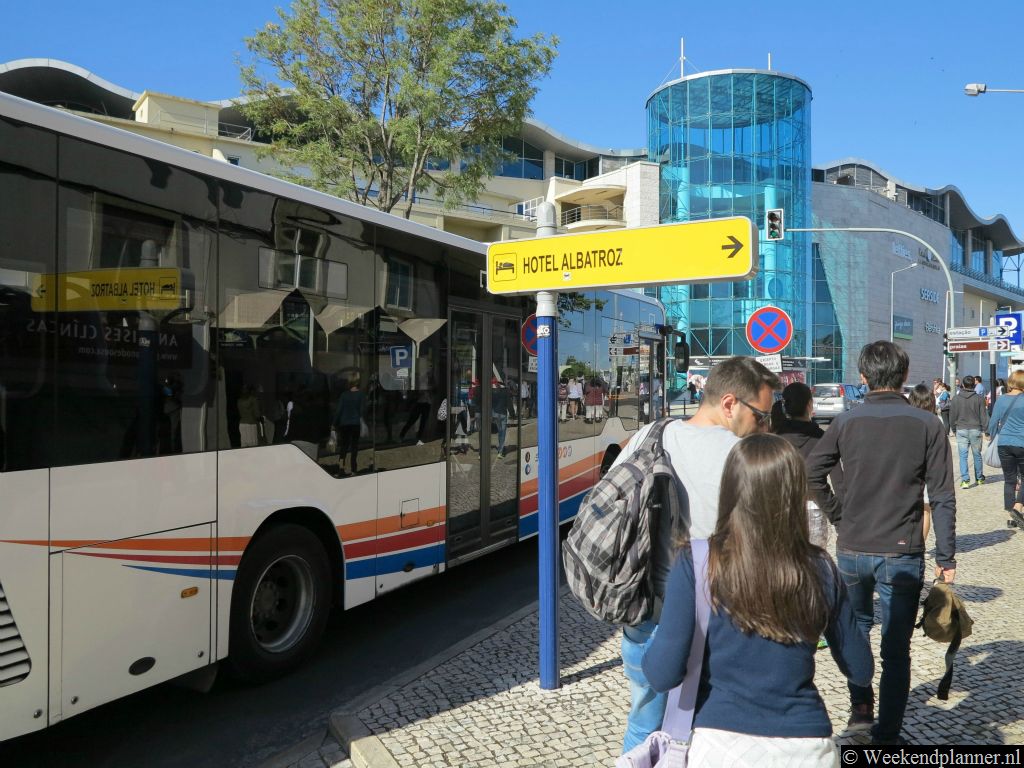Vanuit Cascais kun je met de bus naar Sintra.Tip: Met de bus naar Sintra.
